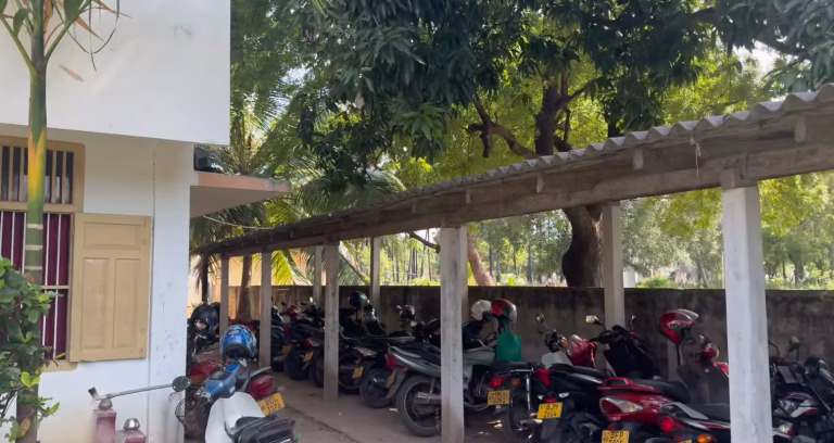 காரைநகர் இந்துக்கல்லூரிக்கு தற்போது தேவையாக உள்ள பெளதீக வளம் ” ஆசிரியர் மாணவர் சிற்றுண்டிச்சாலை” (cafeteria).