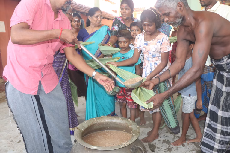 நீலிப்பந்தனை ஶ்ரீ துர்காதேவி அம்பாள் ஆலயத்தில் 12.05.2025 திங்கள்கிழமை நடைபெற்ற சித்திரா பெளர்ணமியை முன்னிட்டு கந்தசாமி(மீசை) – மணி குடும்பத்தின் உபயமாக வருடந்தோறும் இடம்பெற்றுவரும் சித்திரபுத்திரனார் கதை படிப்பும், சித்திரை கஞ்சி திருவிழாவும்…