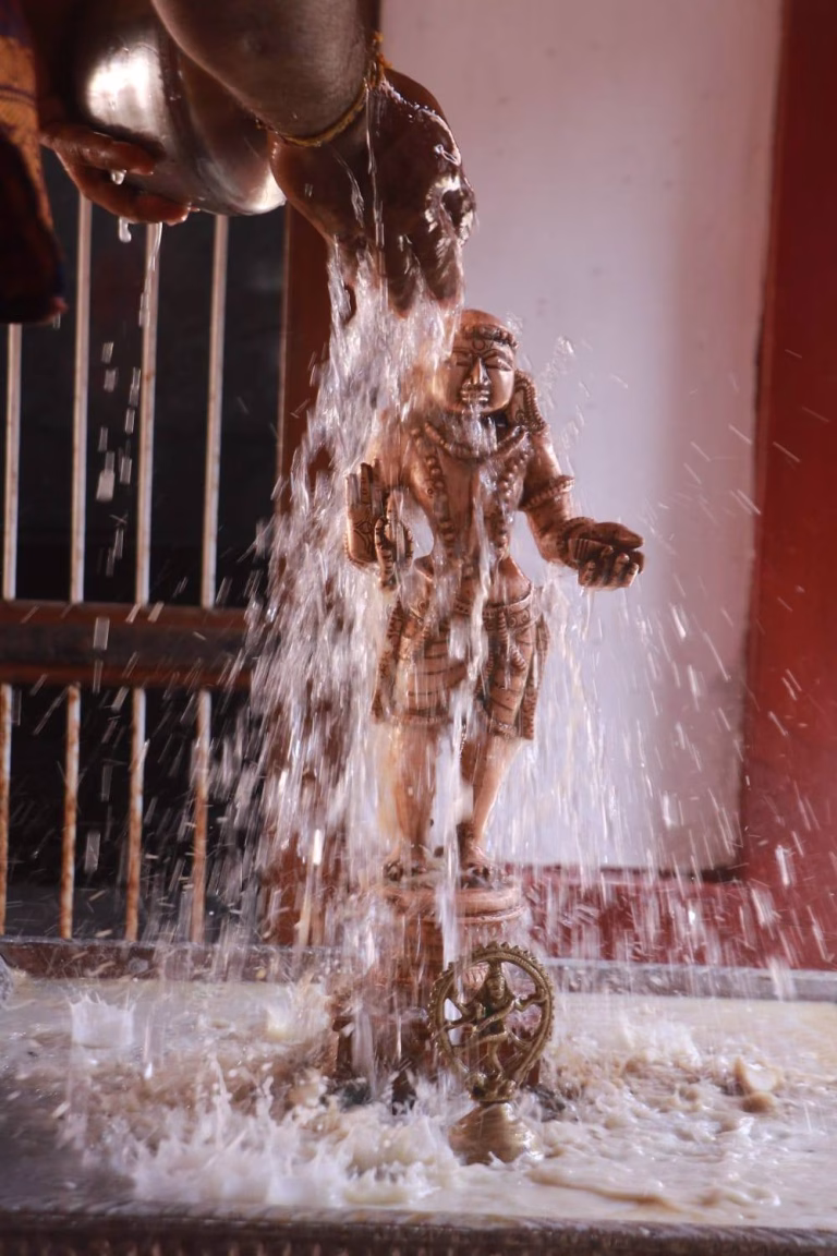 காரைநகர் ஈழத்து சிதம்பரம் மூன்றாவது ஆண்டாக திருவாதிரை திருவெம்பாவை உற்சவ பெருவிழா இன்றி, பாலஸ்தாபனம் செய்யப்பட்டுள்ள நிலையில் அபிஷேக ஆராதனைகளுடன் திருவெம்பாவை ஓதலுடன் பூசைகள் நிறைவு பெற்றன.