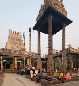 காஞ்சிபுரம் வரதராஜப்மெருமாள் ஆலயம்: அத்திபுர வரதன்.